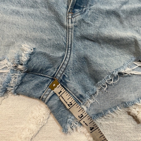 Express High-Rise Rigid Denim Shorts - Light Wash, Size 8 - Picture 5 of 6